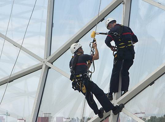 Protección en alturas: Arnés de seguridad